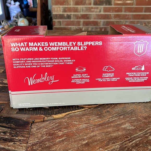 Wembley brown men’s slippers with memory foam size 8-9 new in original box - Picture 3 of 6